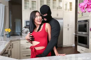 Ông bố hồi trinh địt luôn bạn gái của con