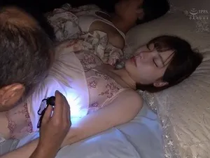 Cô gái nổi tiếng trên mạng lai cao 1,73 mét, có vòng eo thon, ngực lớn và đôi chân dài, thật đáng tiếc nếu bỏ lỡ cô ấy...