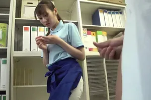 Khách sạn mở cửa với vẻ đẹp trong sáng của trường học cùng đôi tất đen, vẻ mặt e thẹn và bộ lông mu mềm mại...