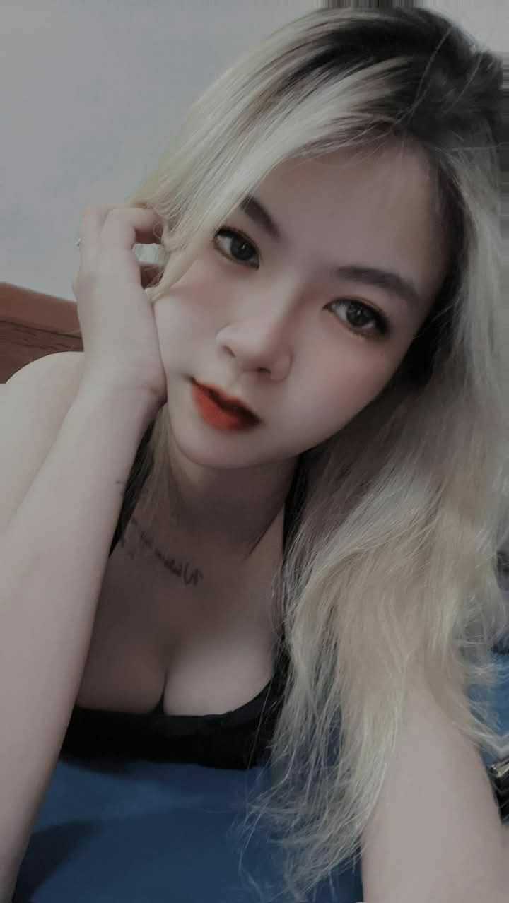 Em để yên thế này để anh đút cặc vào nhé